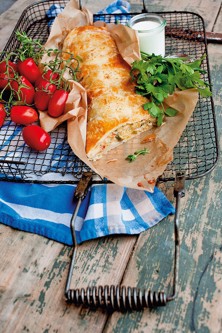 Blätterteig-Gemüsestrudel mit Mozzarella