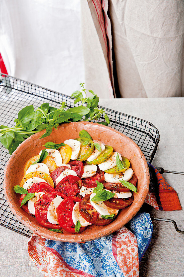 Insalata caprese made from red and yellow tomatoes