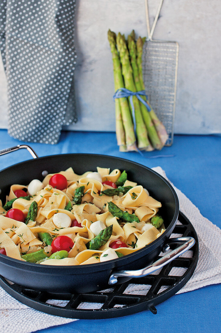 Tagliatelle with green asparagus and mini mozzarella