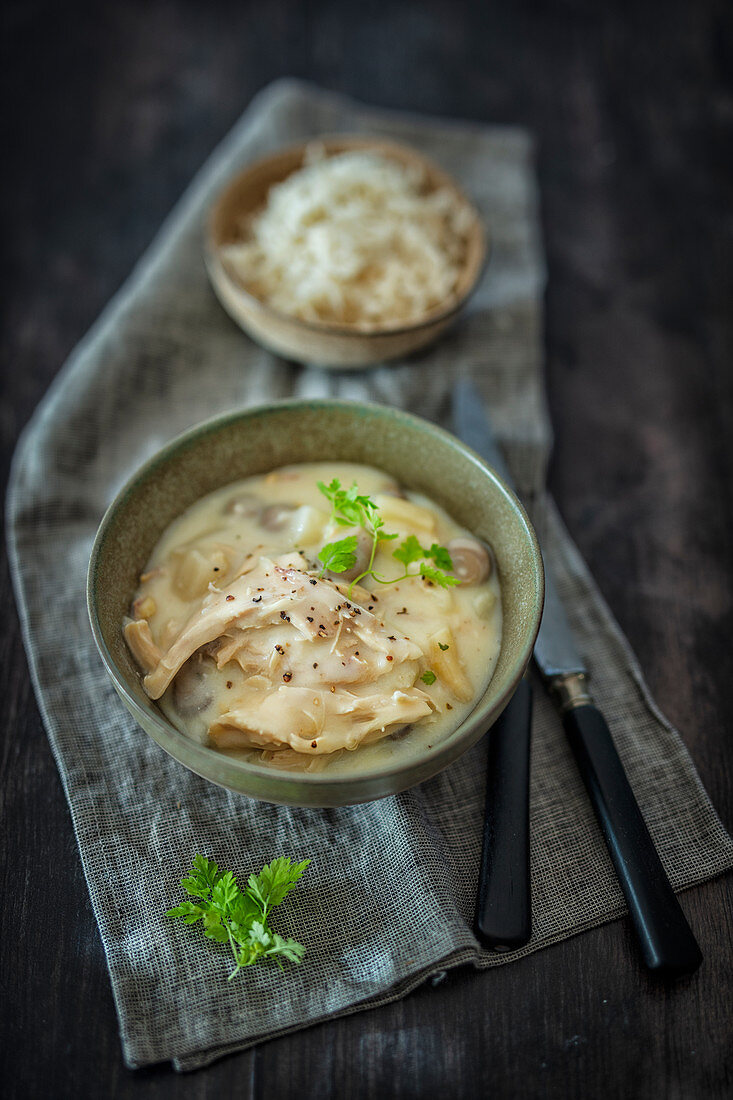 Corn-fed chicken fricassee with asparagus, mushrooms and rice