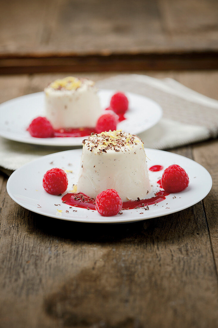 Panna Cotta mit Himbeeren