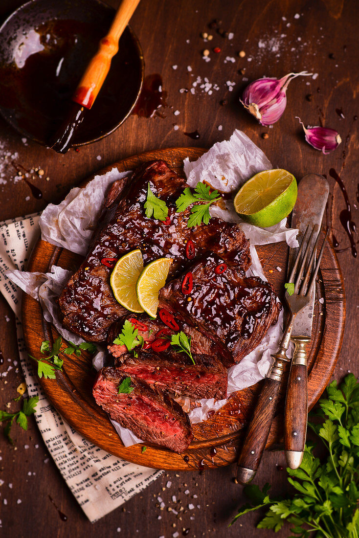 Beef steak in a sticky sauce with lime and chilli