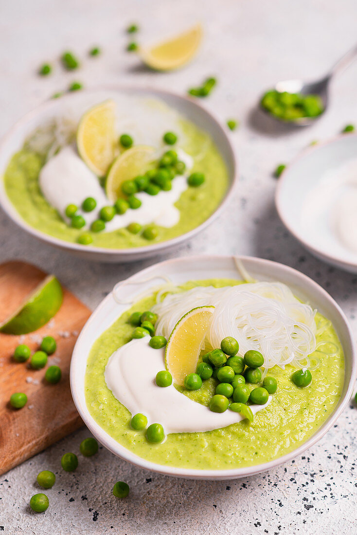 Cream soup with zucchini, green peas and rice noodles