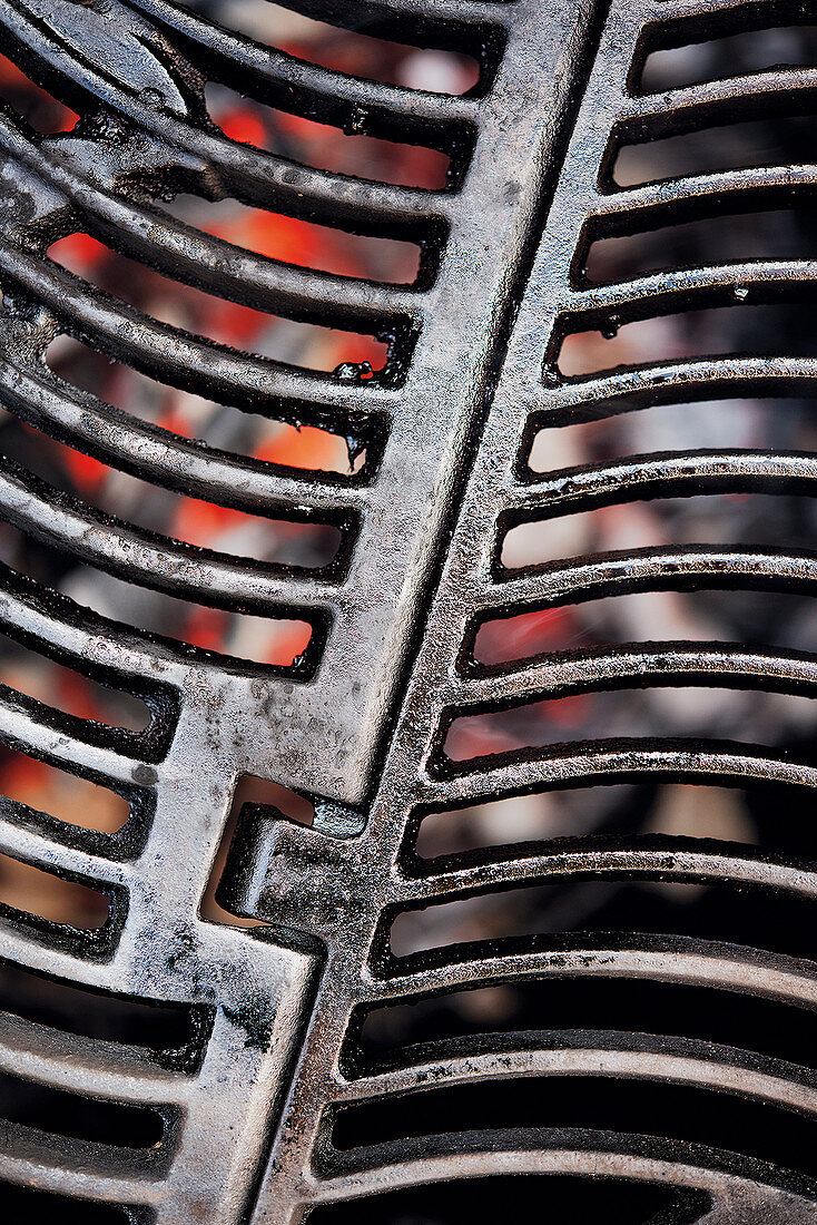 Grill grate with soot