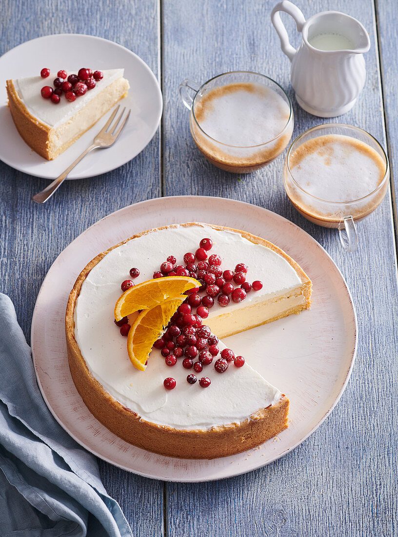 Orangen-Käsekuchen mit Preiselbeeren