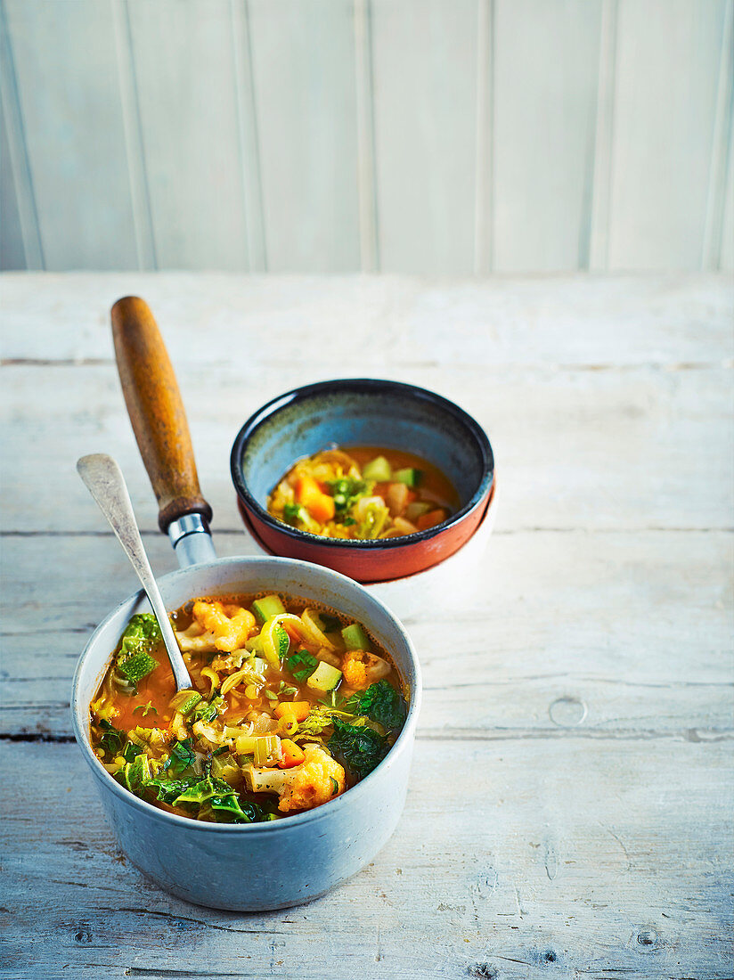 Rustikale Gemüsesuppe mit Grünkohl