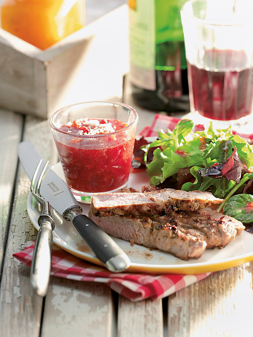 Erdbeertöpfchen mit Meerrettich zum Steak