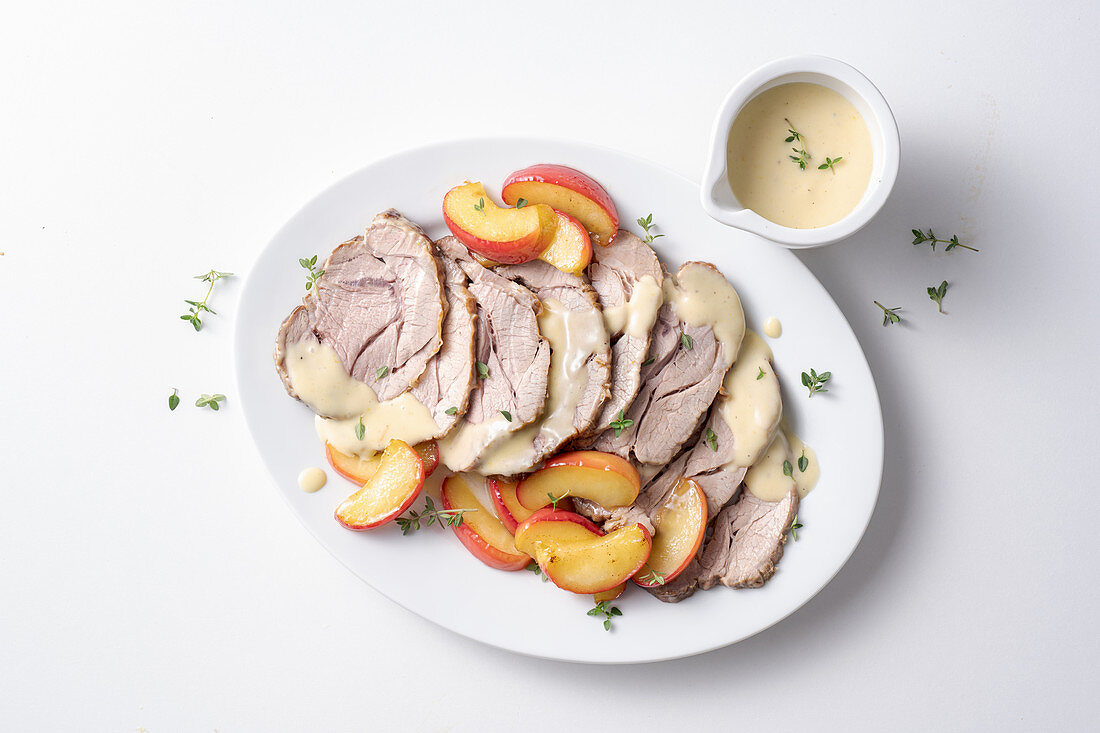 Kalbsbraten in Milch mit Honigäpfeln