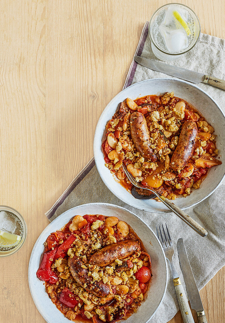 Wurst-Casserole mit Paprika und Bohnen