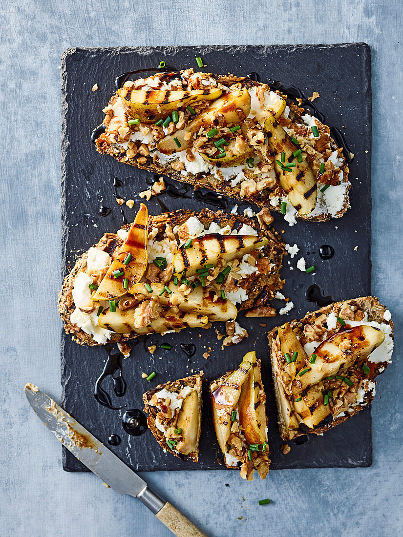 Goats cheese, pear and walnut tartines