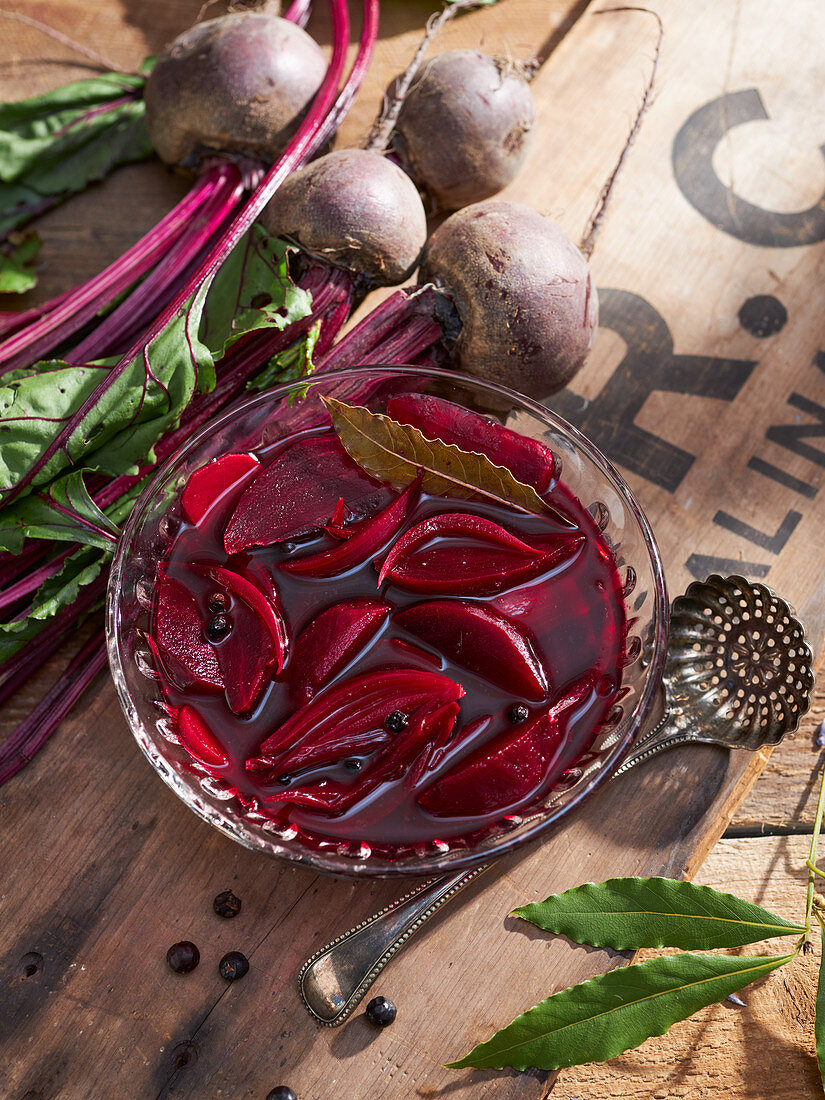 Sweet-and-sour pickled beetroot with onion, horseradish and juniper berries