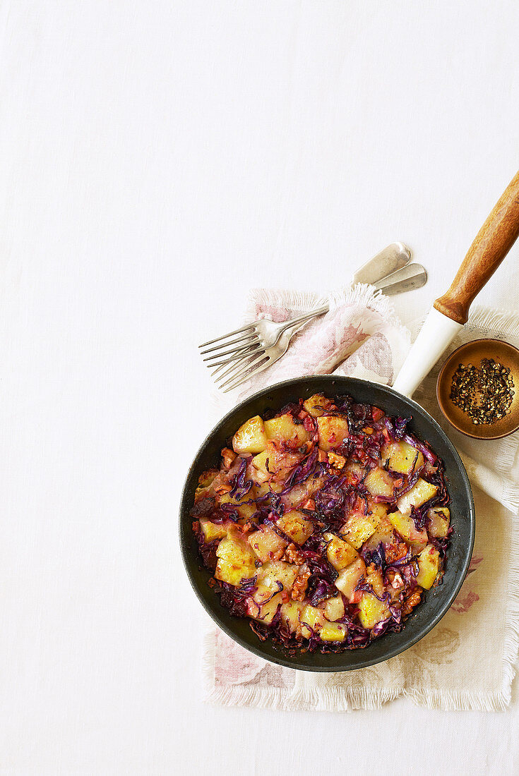 Hash browns with red cabbage