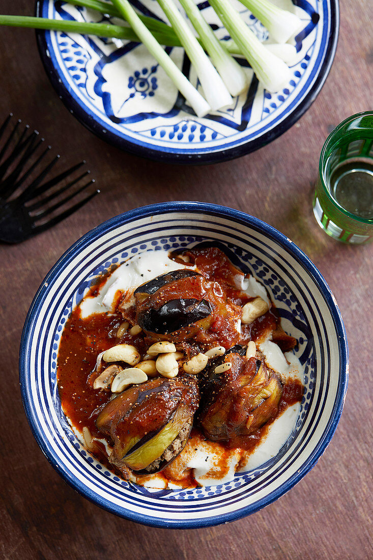 Fatteh makdous (lamb-stuffed baby aubergines in tomato & tahini sauce)