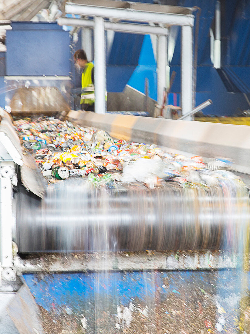 Recycled material on conveyor belt