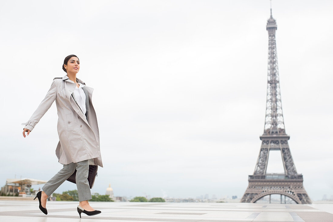 Businesswoman walking in Paris