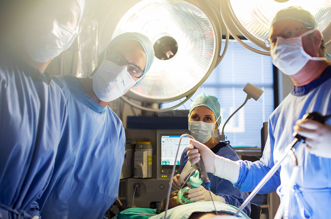 Doctors performing laparoscopic surgery