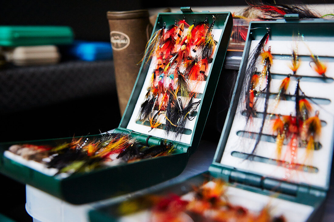 Fly fishing hook reels in tackle boxes