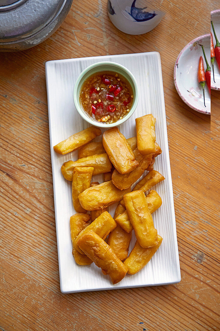 Burmesische Tofu-Fritter (Tohu Jaw) mit Knoblauchdip