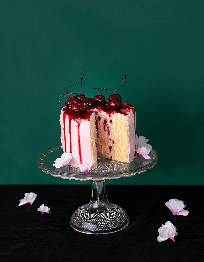 Biskuittorte mit Quark-Mascarpone-Creme und Portwein-Kirschen