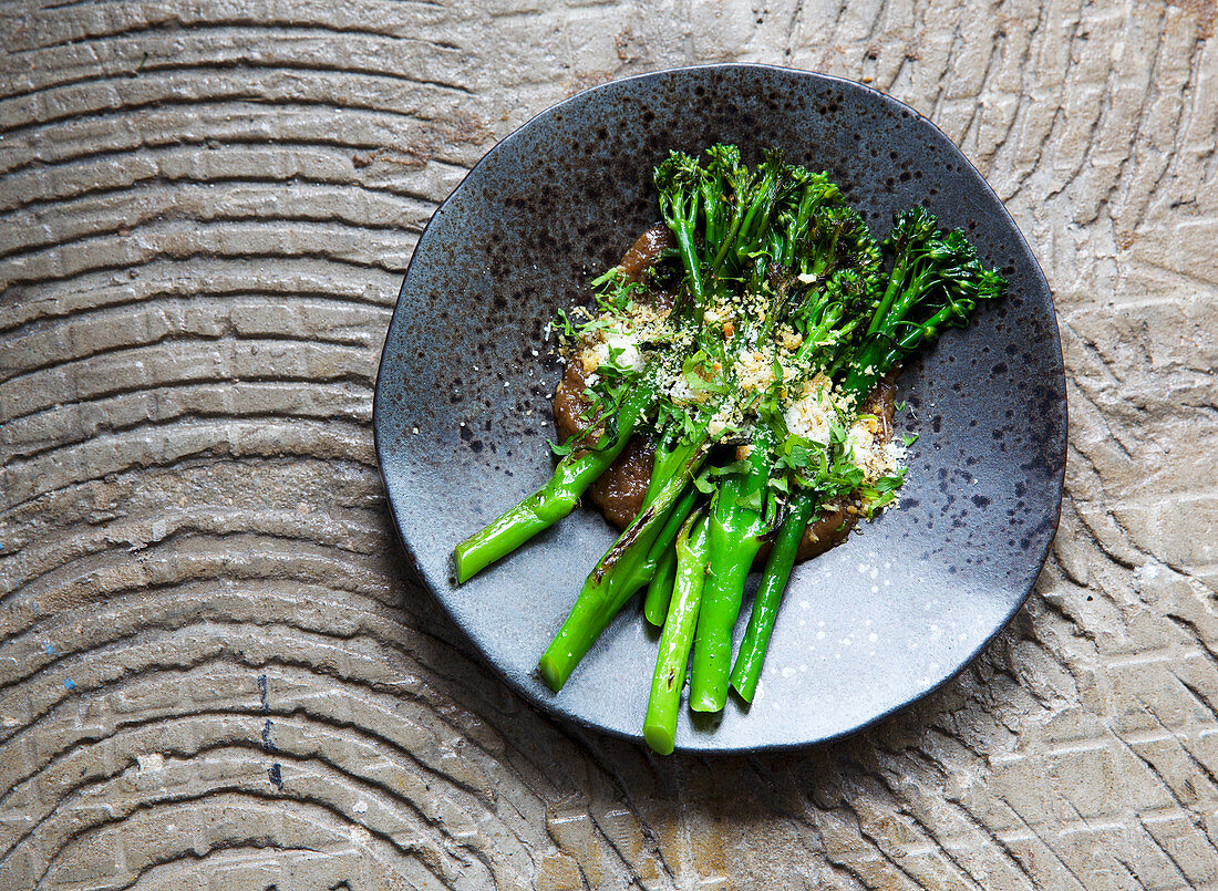 Broccolini als Beilagengemüse