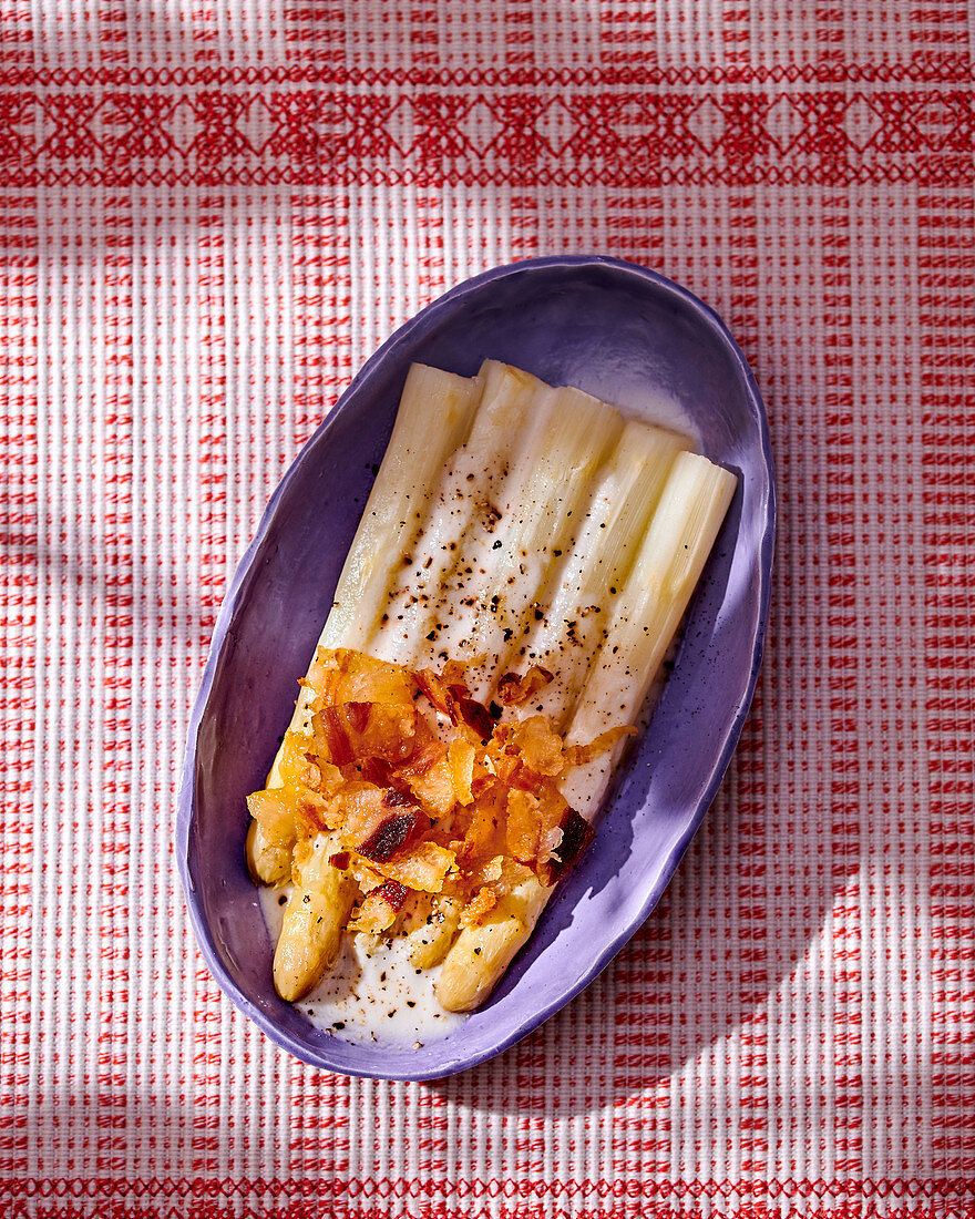 White asparagus with parmesan chips