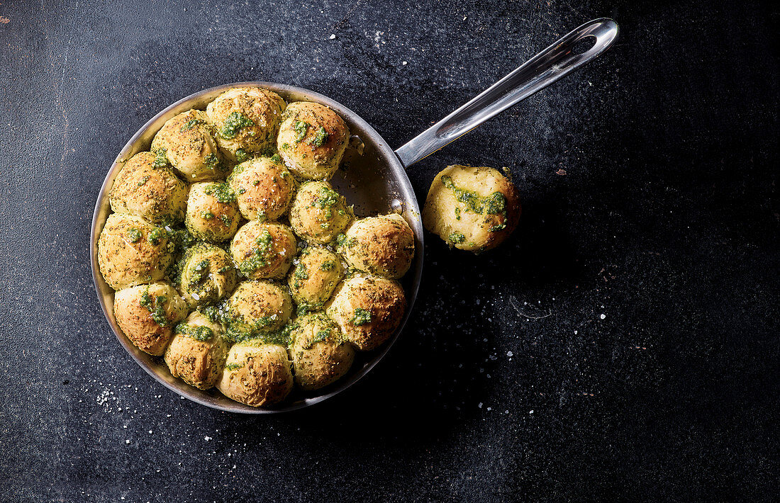 Pesto plucked bread