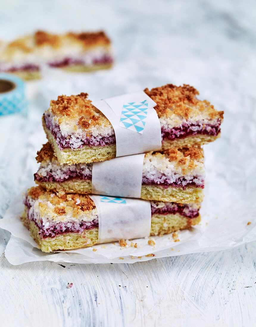 Raspberry and chia coconut slice 'to go'