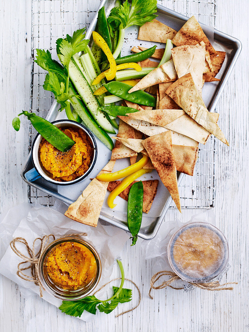 Moroccan dip with vegetable and bread