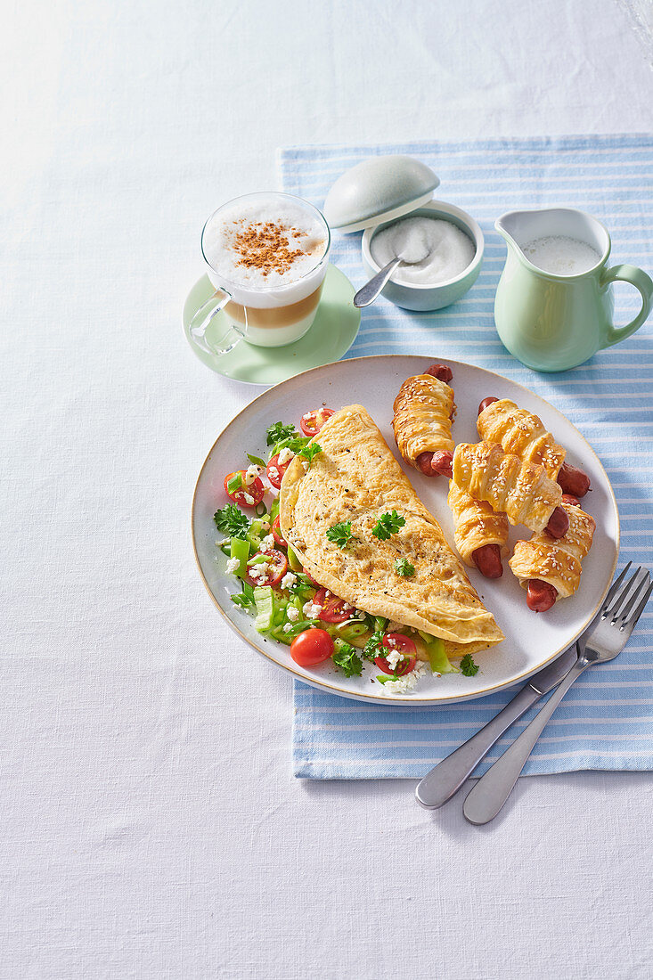 Hühnchen-Quesadilla mit Tomaten dazu Würstchen im Blätterteigmantel