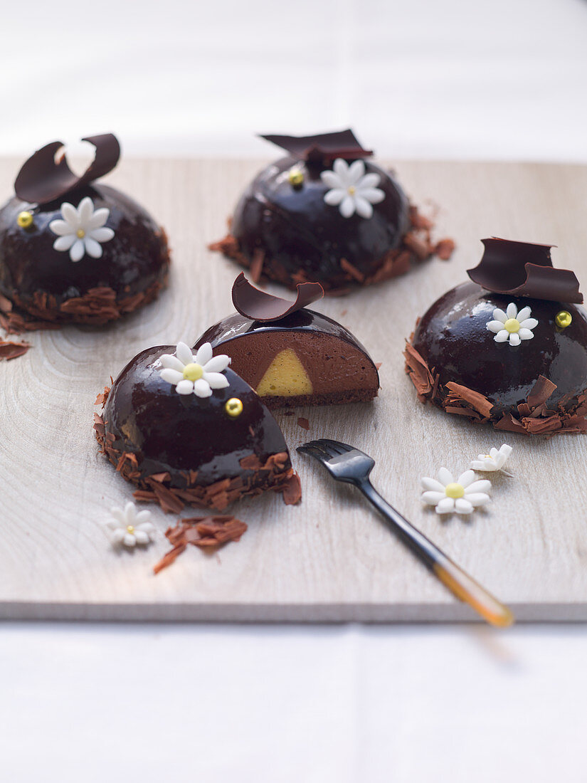 Mirror-glazed Mousse-au-Chocolat