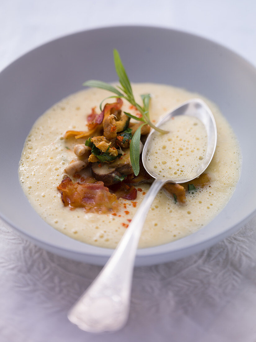 Potato soup with mushroom hash