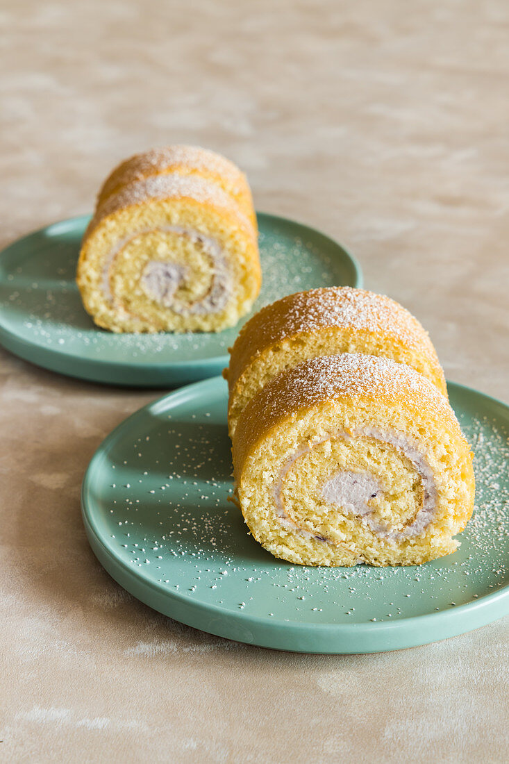 Swiss rolls with cream cheese