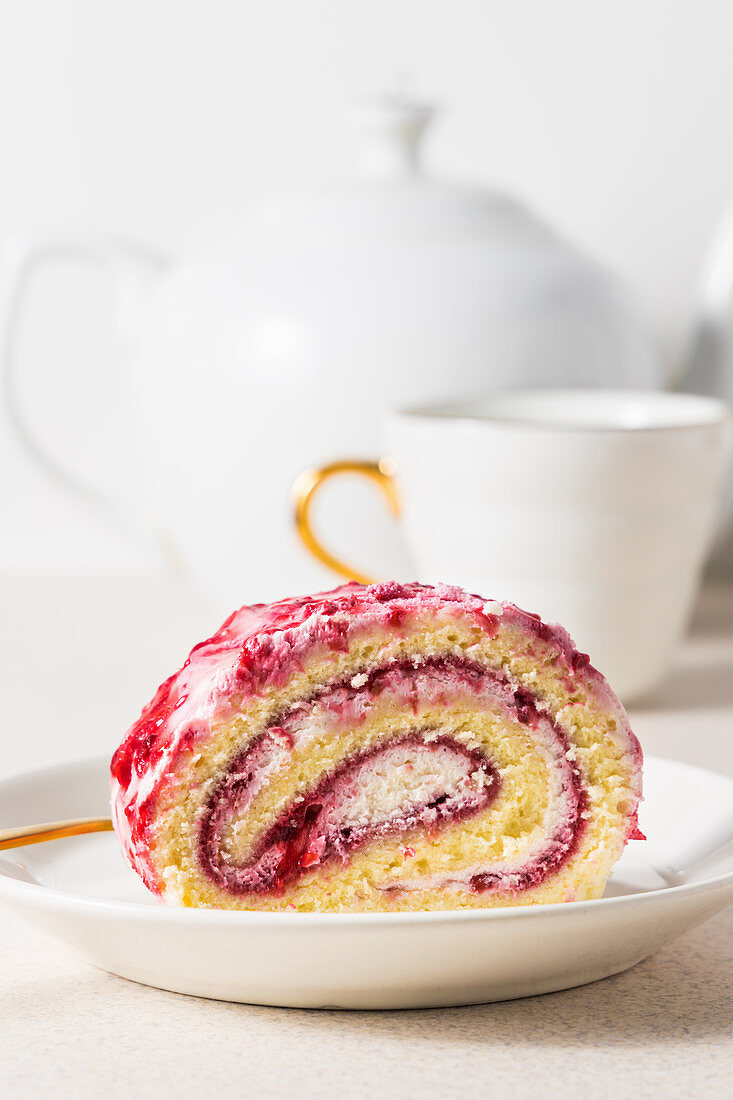 Vanilla raspberry swiss roll cake