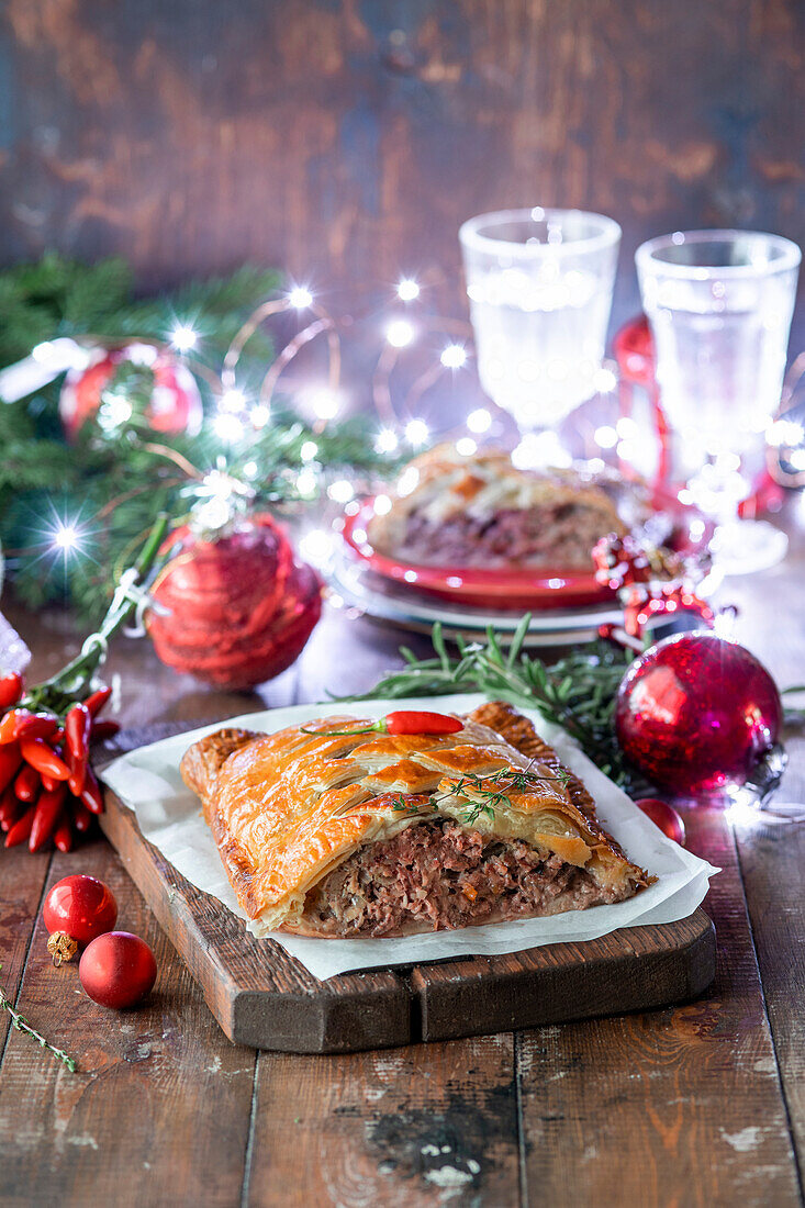 In Blätterteig gebackenes Fleisch