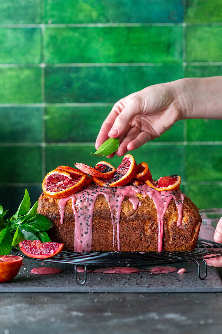 Blutorangen-Kastenkuchen mit Mohn