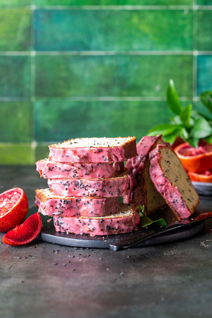 Blutorangen-Kastenkuchen mit Mohn