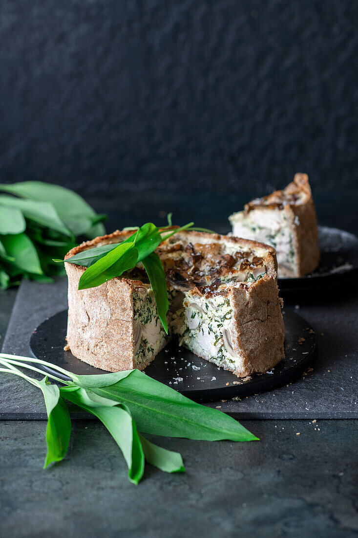 Bärlauch-Hähnchen-Torte mit Pilzen