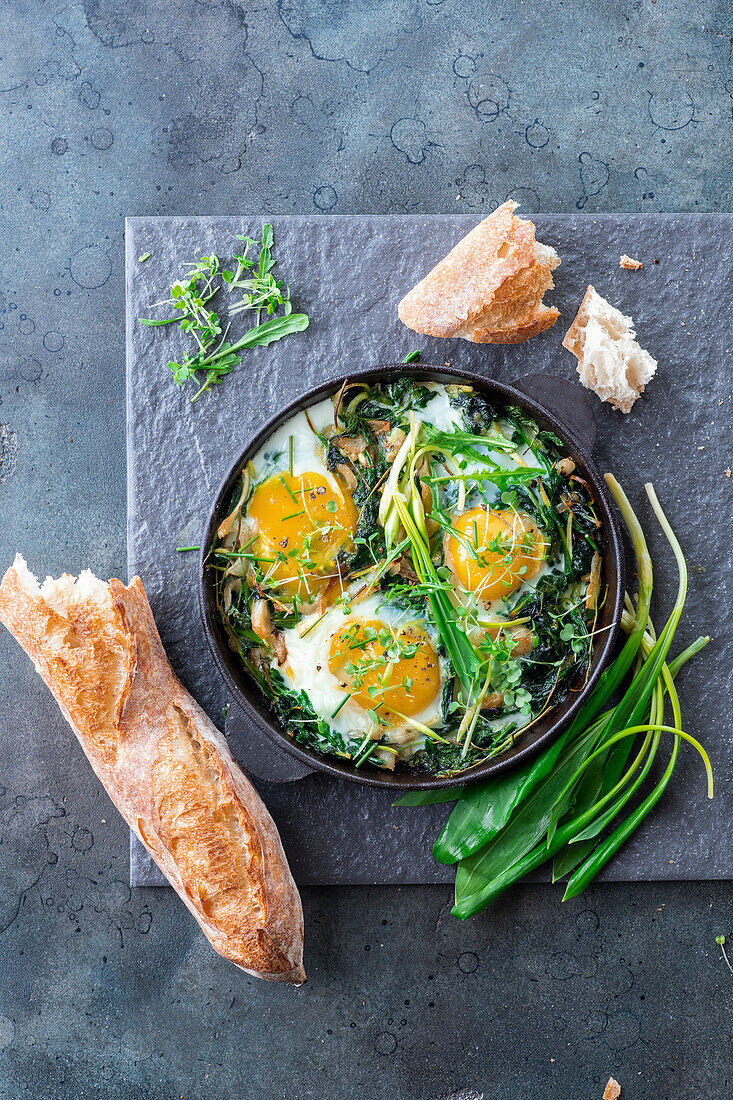 Fried eggs with wild garlic