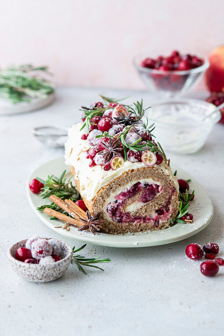 Cranberry-Lebkuchen-Rolle mit Frischkäse