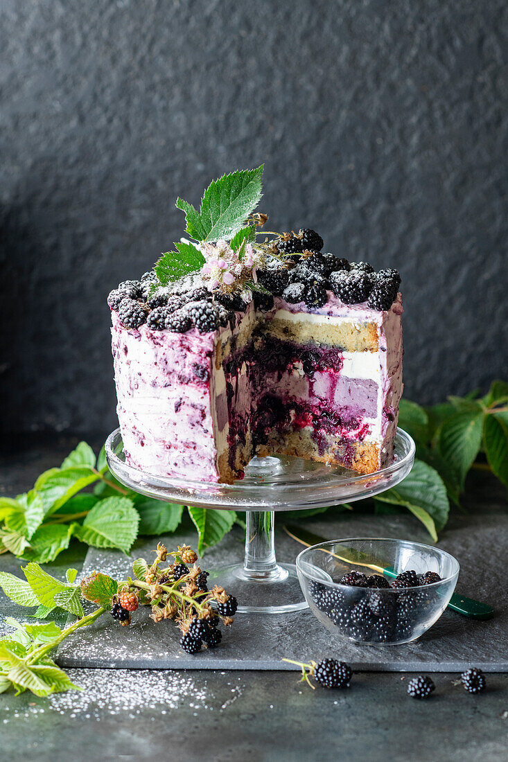 Brombeer-Schichttorte