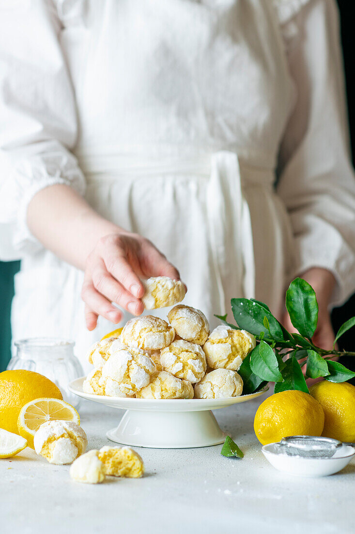 Crinkle Cookies made with Lemon Curd