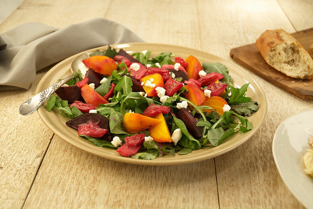 Rocket salad with beets and peaches