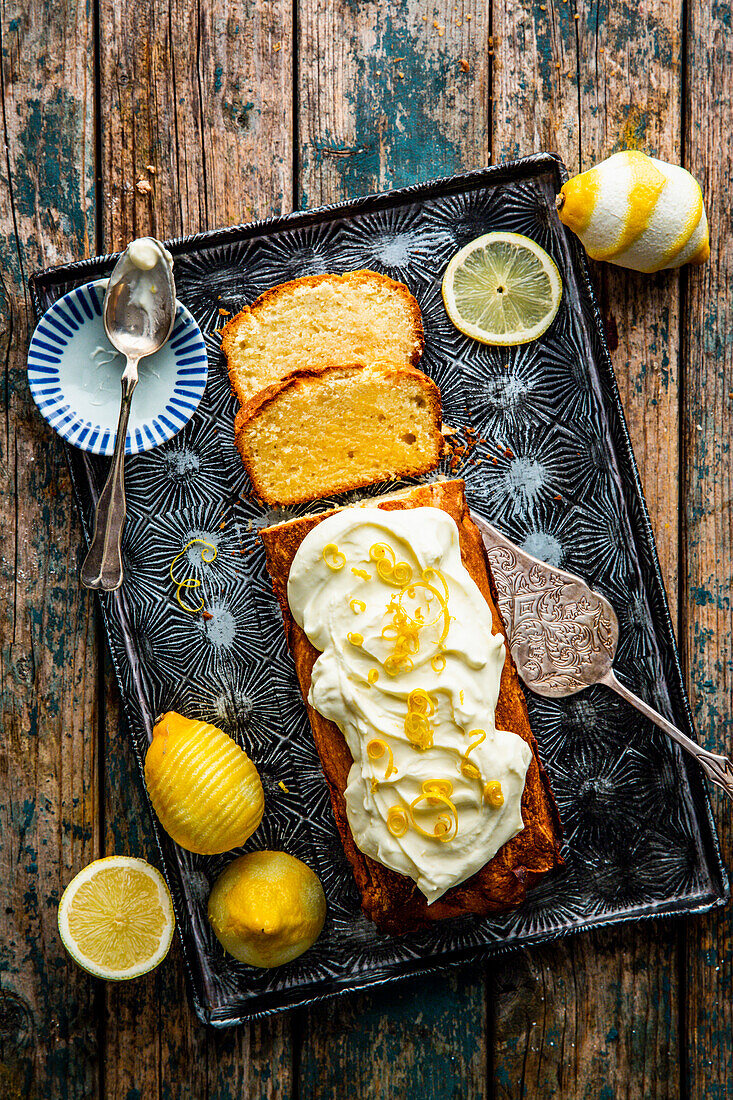 Lemon cake with mascarpone topping