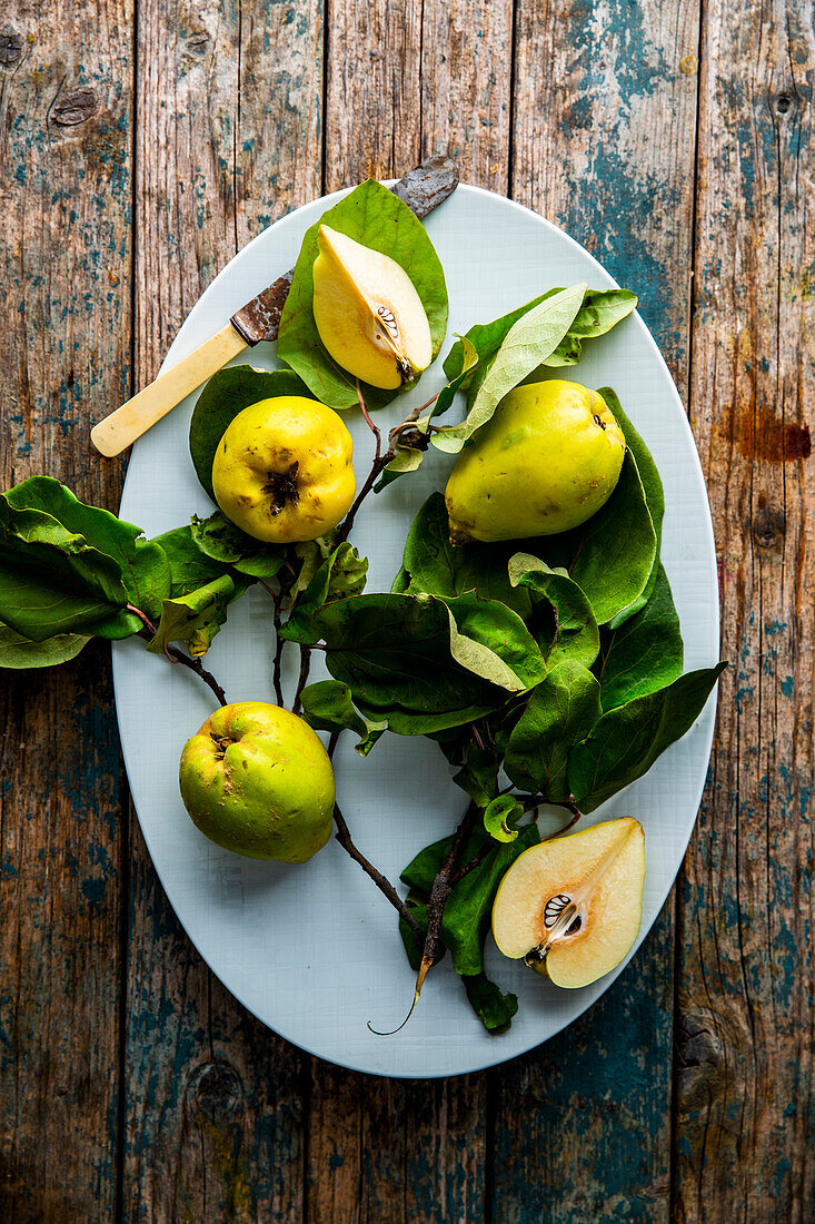 Fresh quinces with leaves