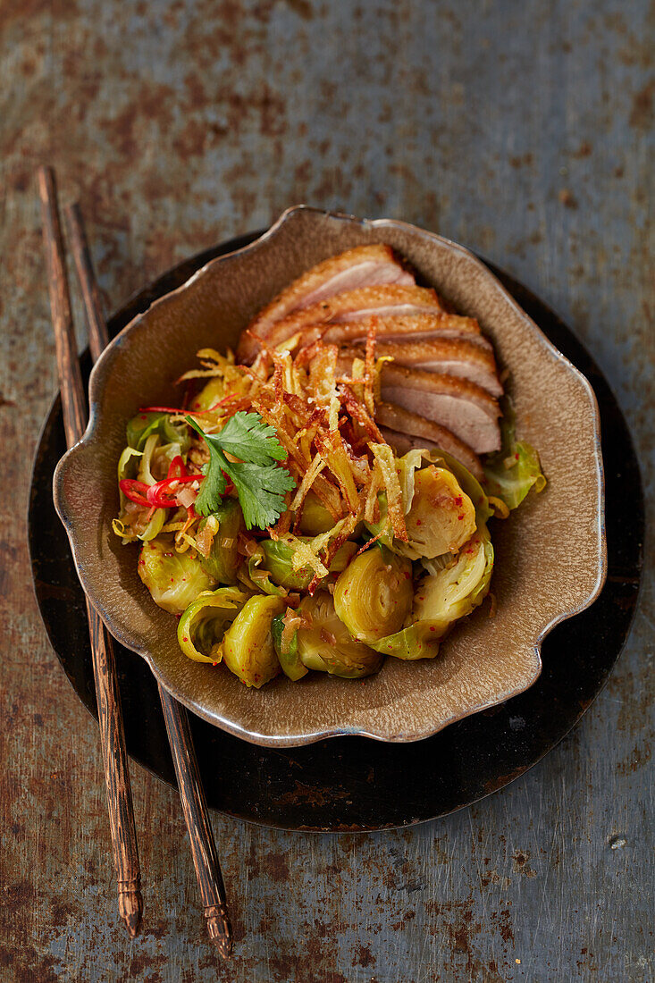 Gebratene Entenbrust mit Rosenkohl und Parmesan-Pommes