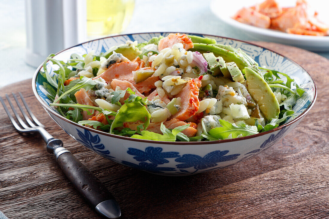 Salad with spicy salmon, blue cheese, avocado and arugula