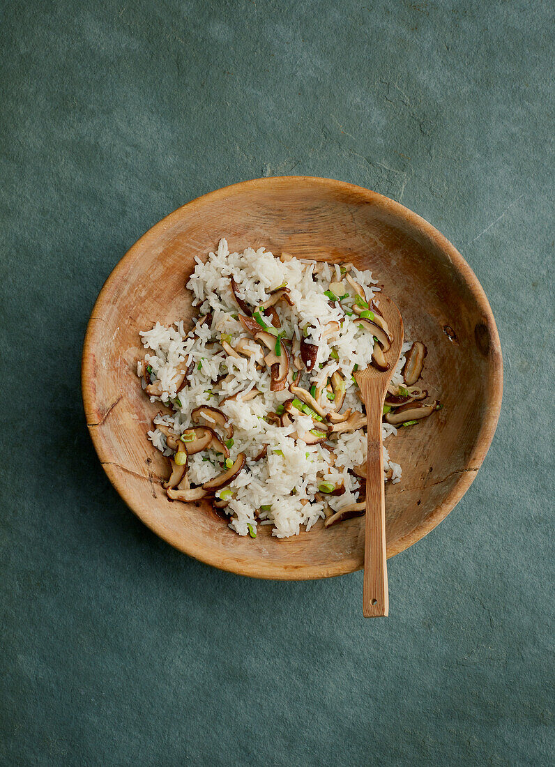 Rice with shiitake mushrooms and leeks