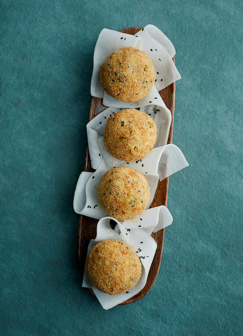 Baked rice balls with turmeric and coconut