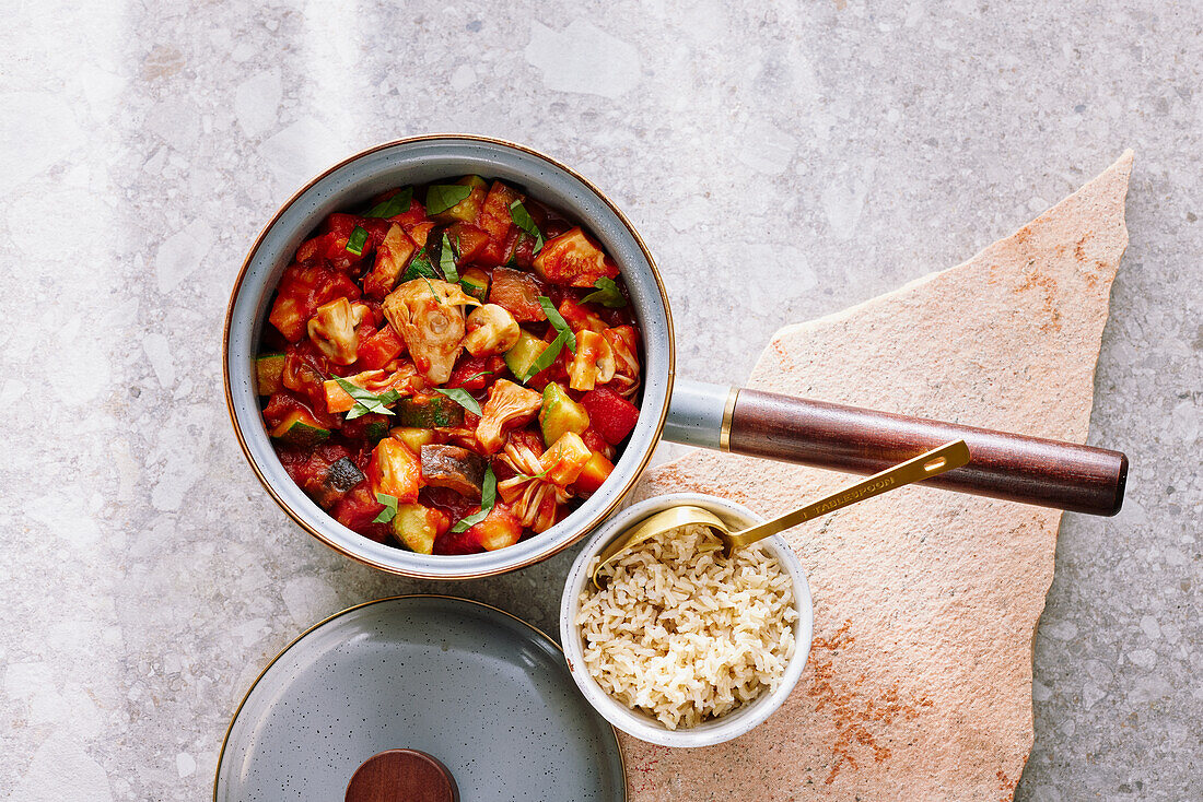 Jackfruit-Chili mit mediterranem Gemüse