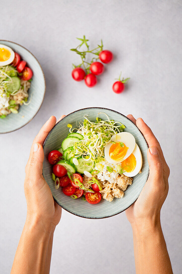 Hearty porridge with vegetables and egg